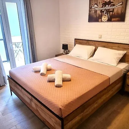 Zeus Apartment *