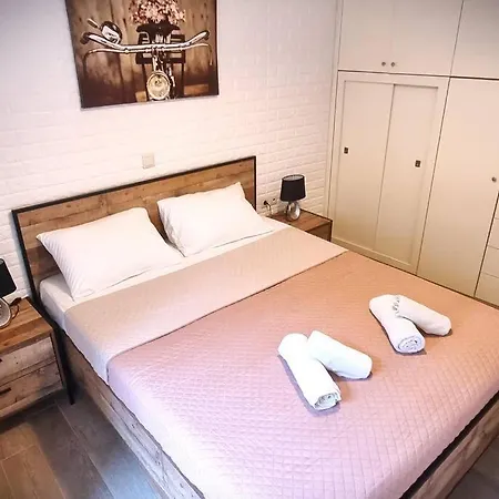 Zeus Apartment