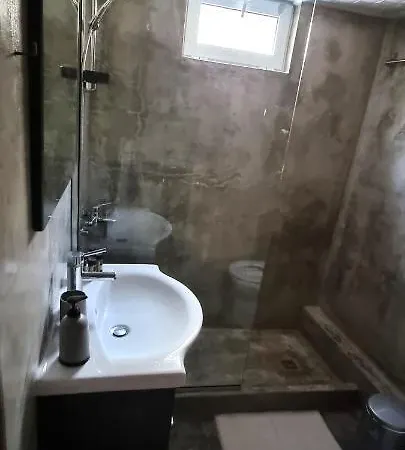 Zeus Apartment *